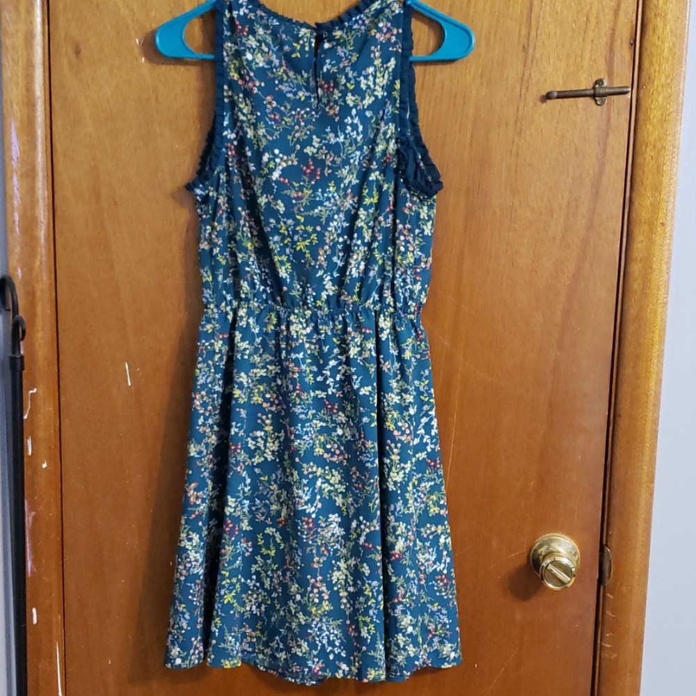 Dress - Picture 4 of 4